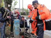 Сотрудники Нижегородского водоканала отключают самовольщиков